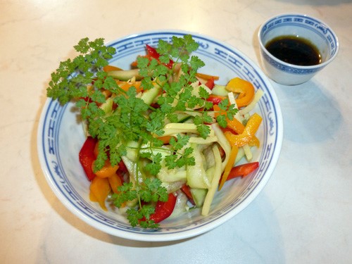 Gurken-Paprika-Bambussprossen Salat
