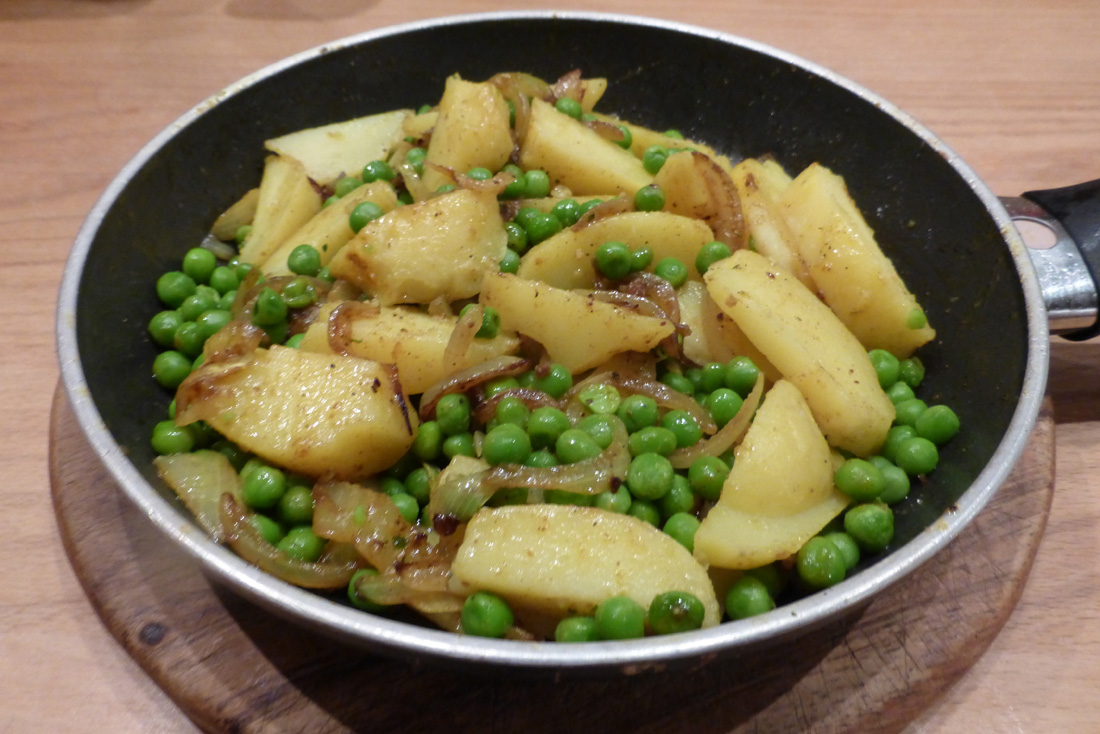 Kartoffel-Erbsen-Curry-Pfanne