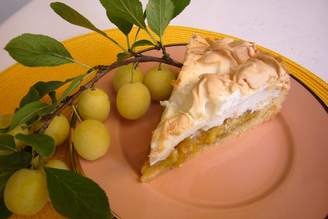 Mirabellenkuchen mit Baiserhäubchen