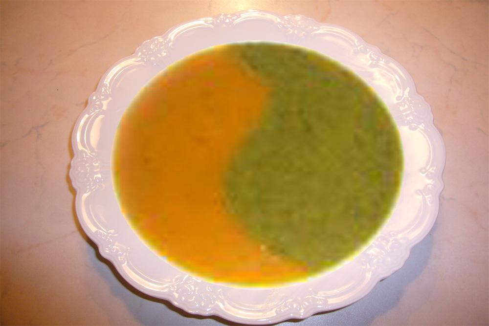 Suppen-Tête-à-Tête von Orangen-Süßkartoffel und Erbsen-Minze