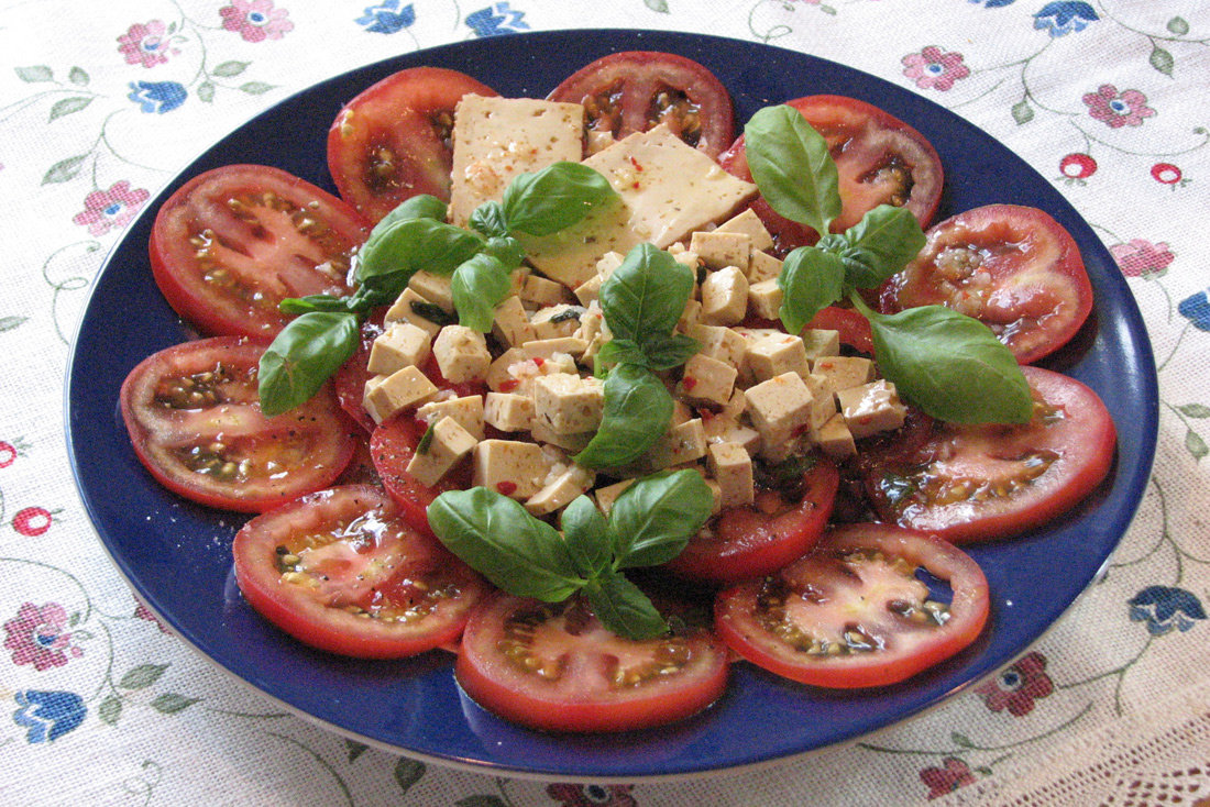 Tomaten mit Tofu-Mozarella